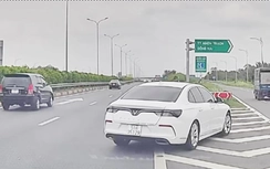Xe con suýt gây tai nạn vì chuyển liền lúc nhiều làn đường