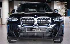 Mua BMW iX3 lời thêm một chiếc Mazda CX-30