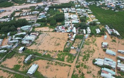 Lũ đổ về khiến hàng trăm nhà dân ngập sâu cả mét, cao tốc qua Đồng Nai ảnh hưởng nặng