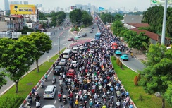 Ngày đầu tổ chức lại giao thông cầu Bình Triệu, cửa ngõ phía đông TP.HCM ùn ứ nghiêm trọng