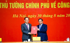 Thủ tướng trao quyết định giao quyền Bộ trưởng Ngoại giao cho ông Lê Hoài Trung