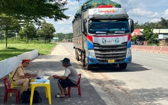 CSGT TP.HCM tổng kiểm tra xe vận tải sau hàng loạt vụ tai nạn nghiêm trọng