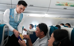 Khách bay Vietnam Airlines được thưởng thức bánh trung thu miễn phí