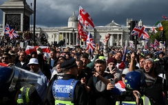 110.000 người biểu tình phản đối người nhập cư tại London, leo thang bạo lực