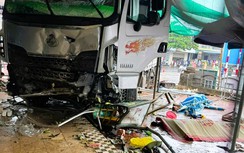 Bản tin TNGT 17/9: Xe tải mất lái lao vào chợ, nhiều người thương vong