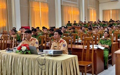 Cà Mau: Tập huấn nghiệp vụ đăng ký xe, cấp đổi giấy phép lái xe cho công an xã