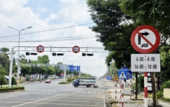 Lắp đặt hệ thống đèn tín hiệu xóa “điểm đen” tại giao lộ Phan Bội Châu - QL14