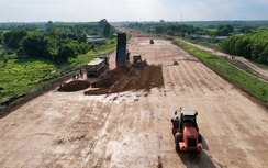 Đẩy nhanh phần cầu tuyến huyết mạch nối sân bay Long Thành, cảnh báo nhà thầu chậm
