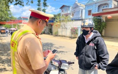 Cảnh sát giao thông Sơn La giữ an toàn cho học trò từ ngày đầu năm học mới