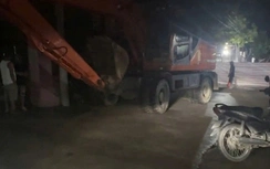 Cụ bà tử vong thương tâm sau va chạm với máy xúc