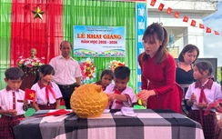 Học trò "nuôi heo đất" góp quỹ giúp bạn mồ côi trong ngày khai giảng