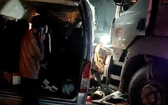 Va chạm giữa xe khách và hai xe đầu kéo trên cao tốc Mai Sơn - QL45, bốn người tử vong