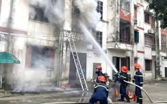 Nghệ An: Kịp thời dập tắt đám cháy tại chung cư, giải cứu thành công hai người