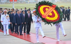 Đại biểu dự Đại hội Đảng lần thứ XIV vào Lăng viếng Chủ tịch Hồ Chí Minh