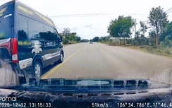 Dừng xe chiếm lối người đi bộ, tài xế xe khách ở Đồng Nai bị xử phạt