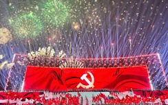 Mãn nhãn chương trình nghệ thuật, pháo hoa chào mừng thành công Đại hội XIV của Đảng