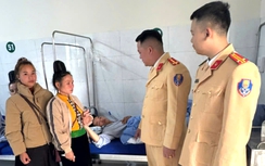 CSGT Sơn La kịp thời đưa người bị tai nạn giao thông đến bệnh viện cấp cứu