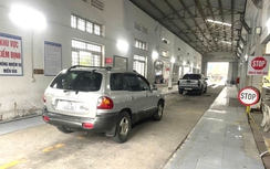 Trung tâm đăng kiểm đồng loạt dừng dán tem thu phí đường bộ