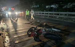 Xe máy va chạm taxi công nghệ, một người tử vong tại chỗ