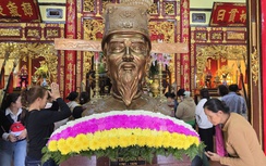 Giám đốc Sở Văn hóa và Thể thao An Giang chỉ đạo gì về bức tượng có logo chữ ký?