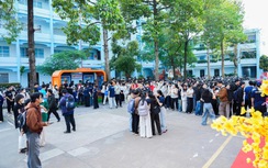 Loạt vé xe nghĩa tình trao tay đưa sinh viên, công nhân Đồng Nai về quê đón Tết