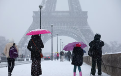 Giao thông nhiều nước châu Âu gián đoạn vì băng tuyết