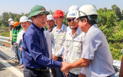 Bộ trưởng Trần Hồng Minh yêu cầu hoàn thành tuyến Hậu Giang - Cà Mau trước 19/1