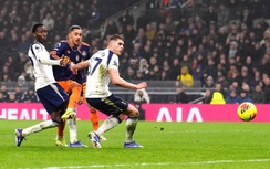 Thất bại trước Newcastle, Tottenham tiến gần nhóm xuống hạng