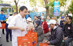 Huế: Hàng trăm bệnh nhân khó khăn được hỗ trợ xe về quê đón Tết 