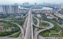 Dòng người đổ về quê, các cửa ngõ Hà Nội tắc dài