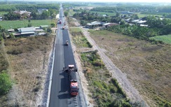 Sôi động công trường đường Hồ Chí Minh đoạn Chơn Thành - Đức Hòa ngày cận Tết