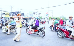 Cửa ngõ Đồng Nai đông phương tiện ngày đầu nghỉ Tết, giao thông vẫn thông suốt