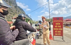 CSGT Lạng Sơn bảo đảm ATGT, hỗ trợ người dân về quê đón Tết an toàn