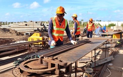 Công trường thi công Bệnh viện Đa khoa Cà Mau 1.200 giường không ngơi nghỉ ngày cận Tết