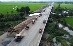 Hối hả thi công trên công trường dự án cao tốc Châu Đốc - Cần Thơ - Sóc Trăng qua An Giang