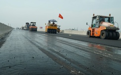 Cận Tết, công nhân bám trụ, thi công đường Vành đai 3 TP.HCM