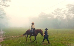 Lên Măng Đen cưỡi ngựa đón năm mới Bính Ngọ giữa cao nguyên mờ sương 