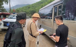 Phú Thọ: 12 xe khách chở quá số người bị xử phạt ngày mùng 5 Tết