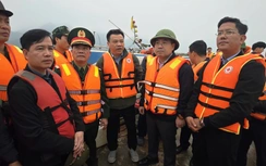 Lãnh đạo Ủy ban ATGT Quốc gia chỉ đạo tại hiện trường cứu nạn vụ lật tàu ở Lào Cai