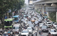 Xe cộ nhích từng mét, Hà Nội ùn tắc diện rộng sau Tết Nguyên đán