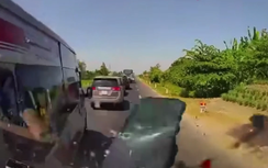 Ô tô di chuyển vận tốc 80 - 85 km/h, va chạm xe dừng phía trước