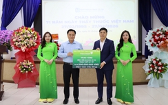 Vietcombank hỗ trợ 1 tỷ đồng thiết bị y tế, trao 200 suất quà tại Hóc Môn và Củ Chi