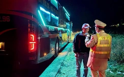 Gia Lai: Xử lý hàng loạt xe khách chở quá tải, vi phạm tốc độ dịp lễ hội xuân