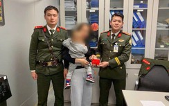 Huế: Trao trả tài sản bị thất lạc tại sân bay Phú Bài cho hành khách