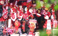 Nhộn nhịp chợ đồ trang trí Tết lớn nhất xứ Nghệ