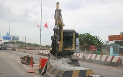 TP.HCM: Tháo dỡ trạm thu phí T3 trên QL51 sau gần 3 năm bỏ hoang