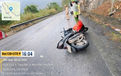 Xe máy va chạm với ô tô ở Phú Thọ, hai người tử vong