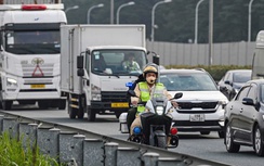 Mưa gây trơn trượt trên cao tốc, tài xế lưu thông như thế nào cho an toàn?