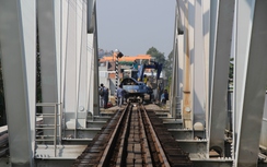 Đang thử tải cầu Ghềnh, dự kiến 9h ngày 11/3 thông tàu Bắc - Nam trở lại