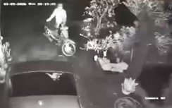 Tây Ninh: Bị tài xế lùi ô tô từ nhà ra đường tông trúng, thầy hiệu trưởng tử vong